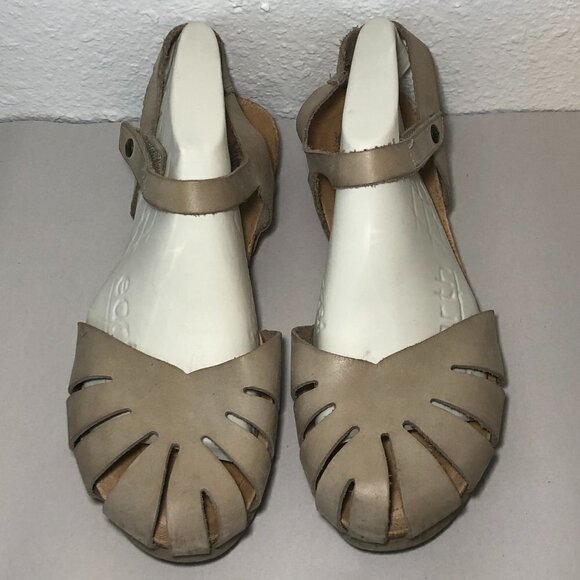 WANDA PANDA Sandal Women's Size US9 EU41 Neutral Closed Toe Perforated Design - Picture 4 of 13